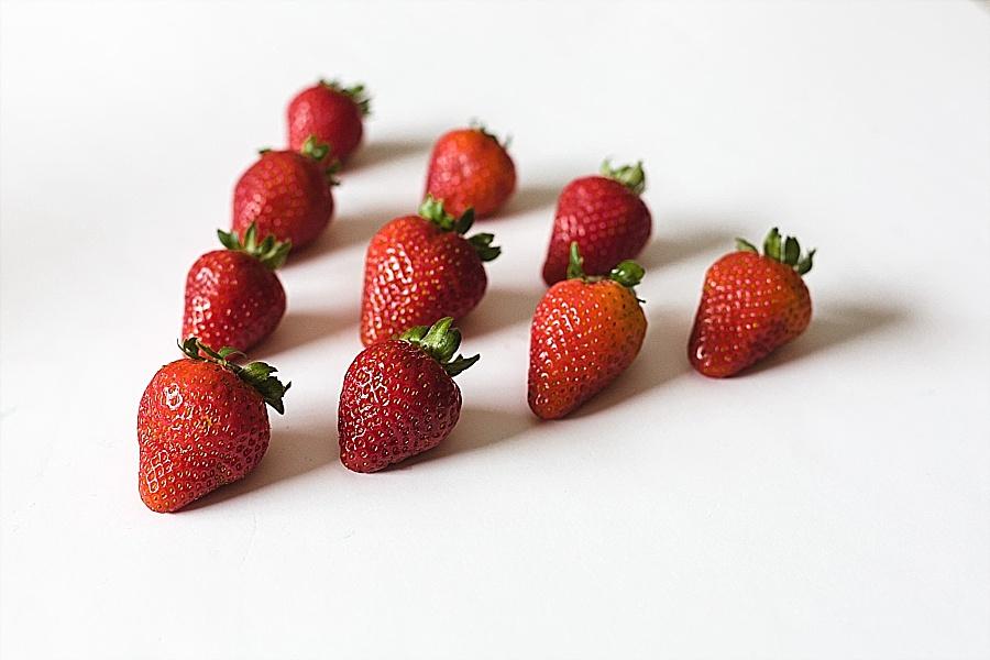 Strawberry Oatmeal Bars