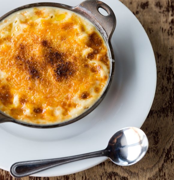 Hot Food and Cold Drinks at Gordon Street Tavern in Alvin, TX