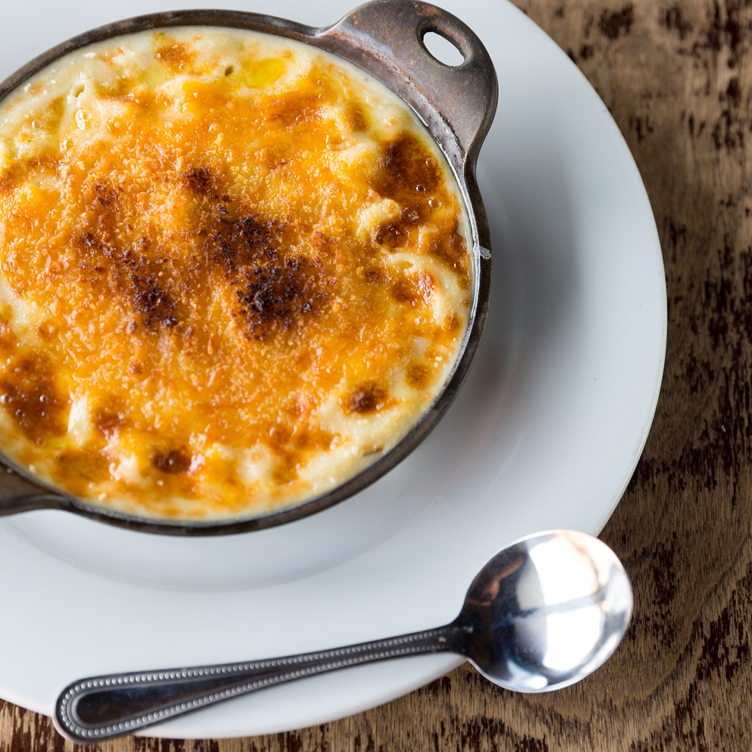 Hot Food and Cold Drinks at Gordon Street Tavern in Alvin, TX