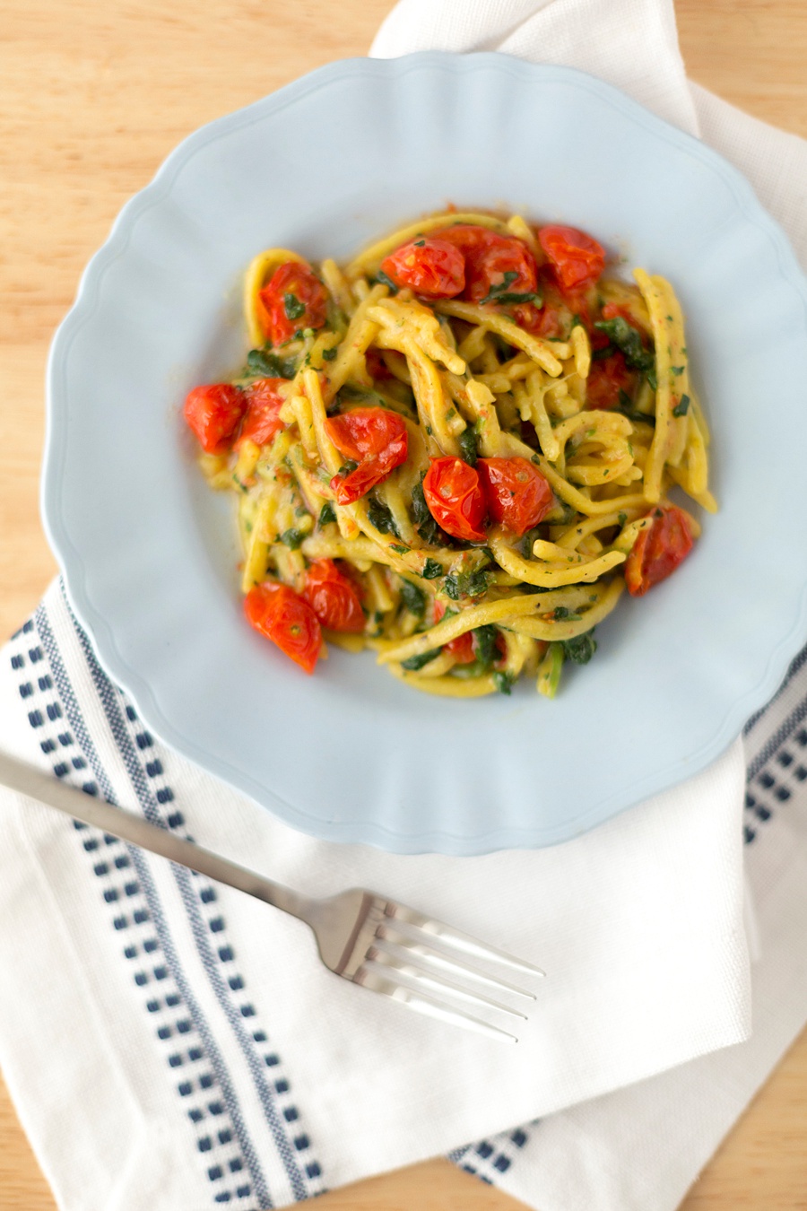 Garlic and Black Pepper Pasta with Spinach and Cherry Tomatoes