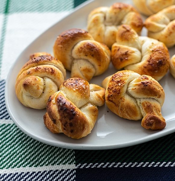 Easy Garlic Knots