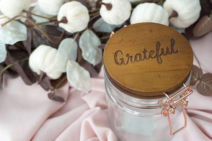 4 Ways to Practice Gratefulness All Year Long (And Not Just This Season)