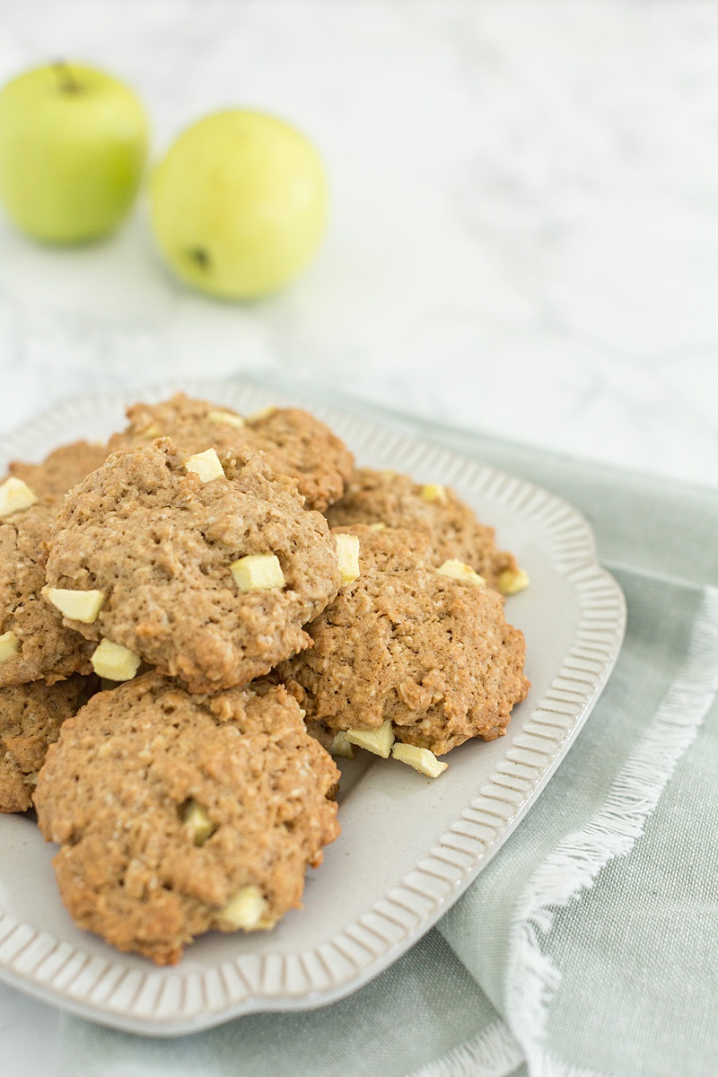 Cinnamon Apple Oatmeal Cookies