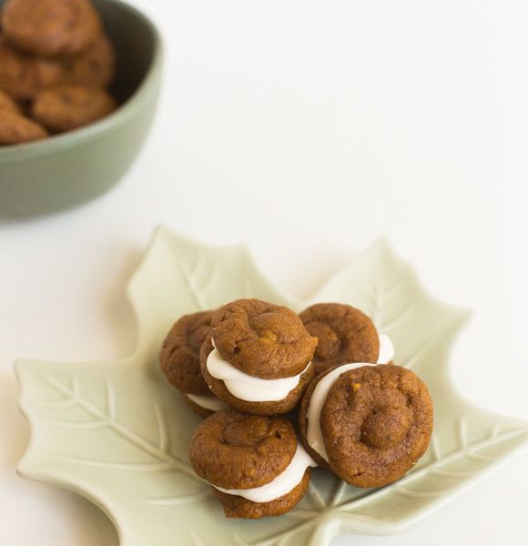 PUMPKIN WHOOPIE PIES | Easy Fall Dessert