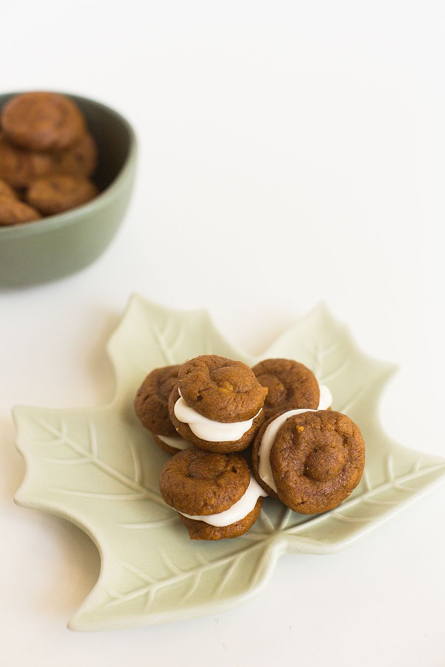 PUMPKIN WHOOPIE PIES | Easy Fall Dessert